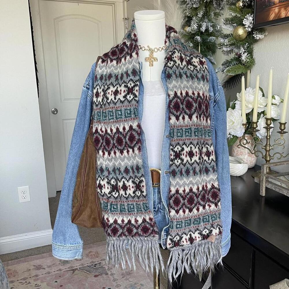 Aztec Knit Scarf - Picture 3 of 3